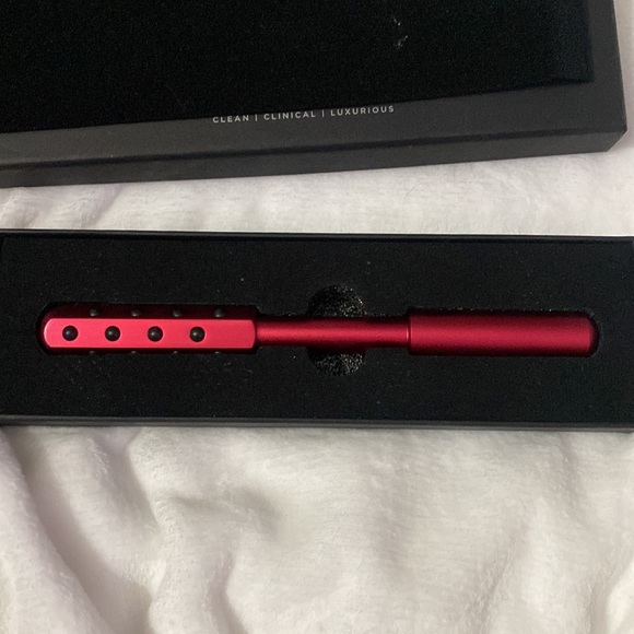 Cosmedix clean clinical luxurious facial massage roller - Picture 2 of 2